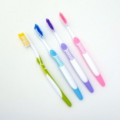 Hard rubber grip adults toothbrush with medium or soft nylon bristle